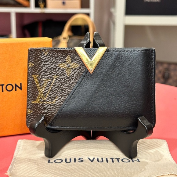 Louis Vuitton Cardholder - Picture 2 of 16